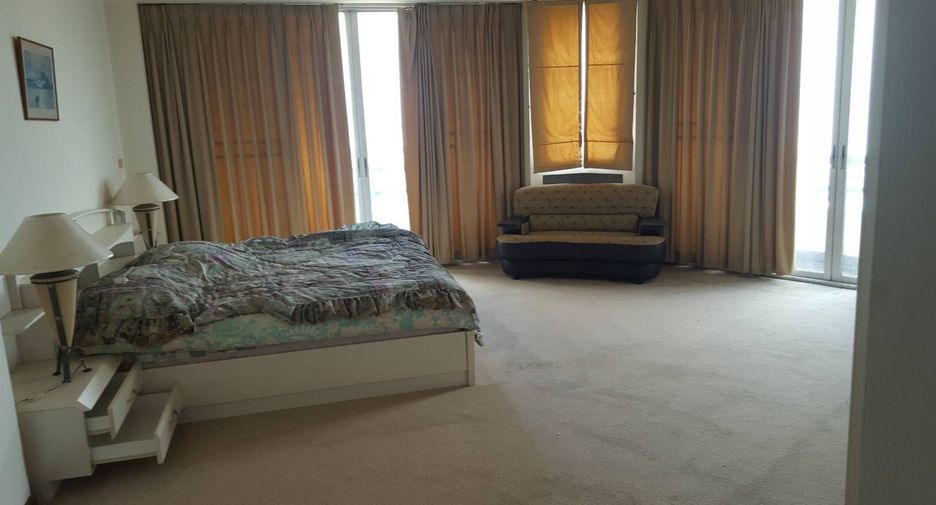 For sale 3 bedrooms condo in Si Racha, Chonburi