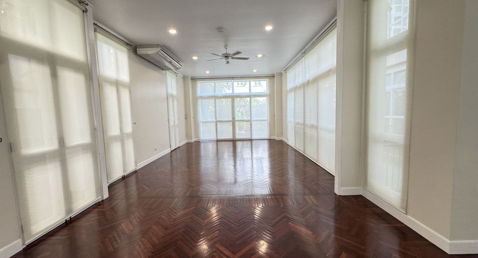 For rent 6 bedrooms house in Khlong Toei, Bangkok