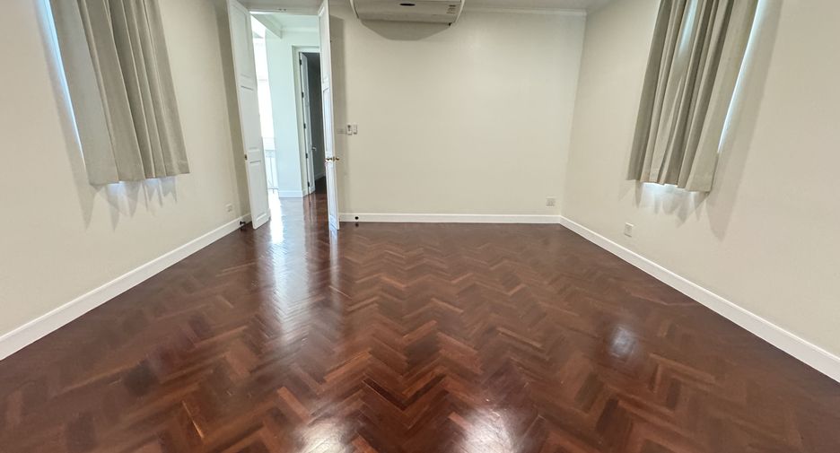For rent 6 bedrooms house in Khlong Toei, Bangkok
