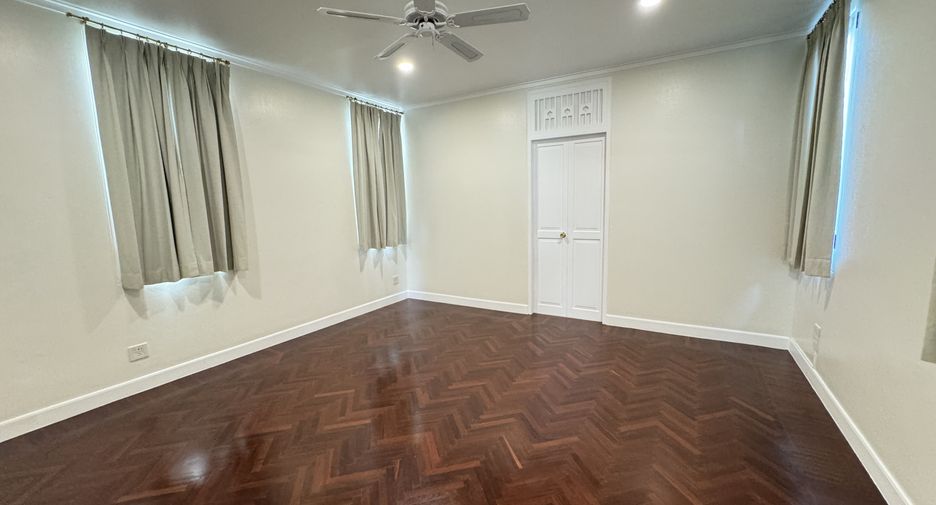 For rent 6 bedrooms house in Khlong Toei, Bangkok