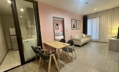 Condo en alquiler de 2 habitaciones en Huai Khwang, Bangkok