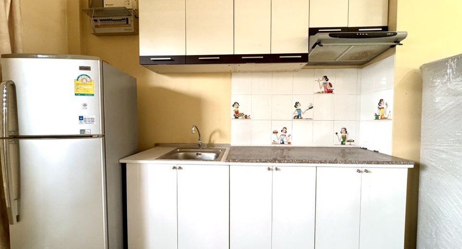 For rent 3 bedrooms townhouse in Bang Kapi, Bangkok