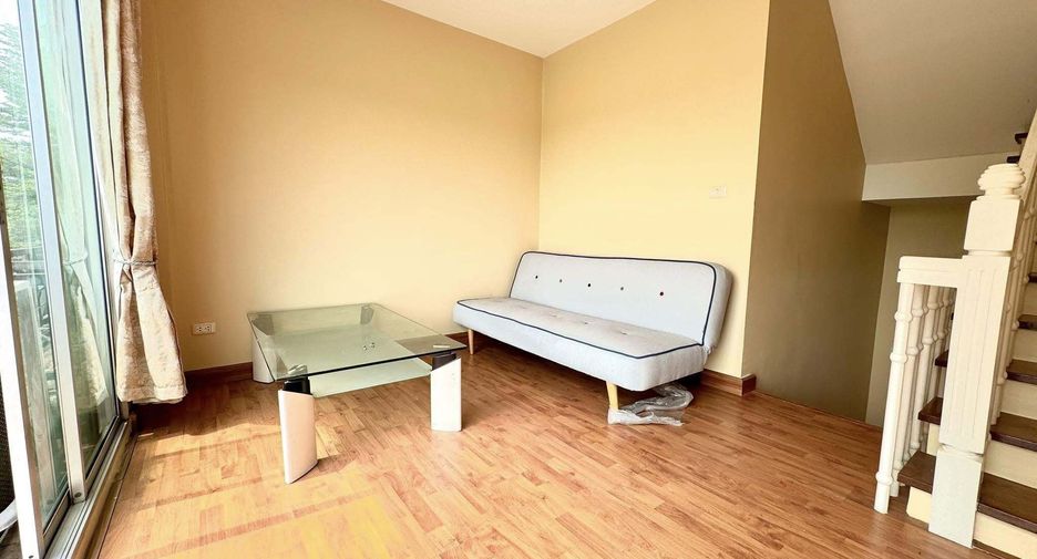 For rent 3 bedrooms townhouse in Bang Kapi, Bangkok