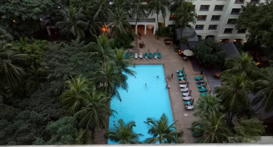 For rent 2 bedrooms condo in Pathum Wan, Bangkok