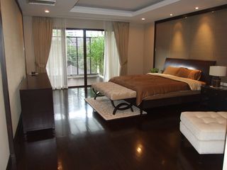 Haus zur Miete mit 4 Zimmer in Khlong Toei, Bangkok