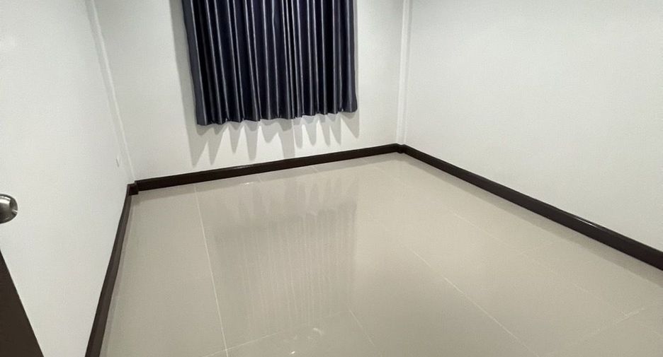 For sale 4 bedrooms townhouse in Khlong Sam Wa, Bangkok