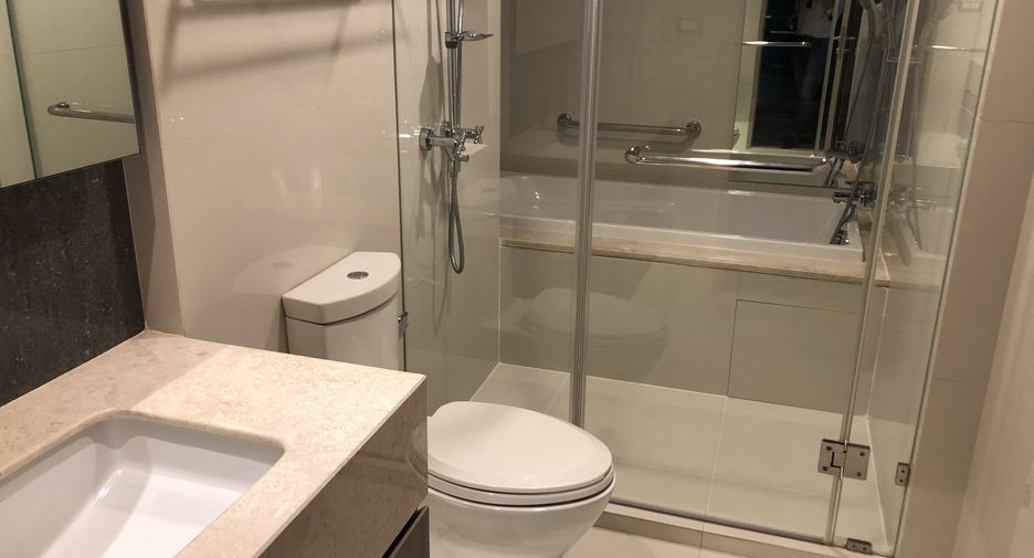 For rent 3 bedrooms apartment in Watthana, Bangkok