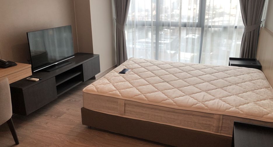 For rent 3 bedrooms apartment in Watthana, Bangkok