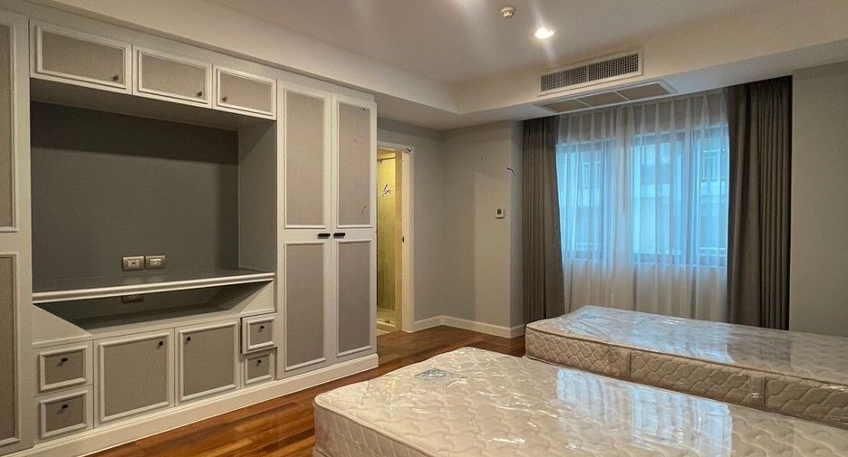 For rent 3 bedrooms apartment in Khlong Toei, Bangkok