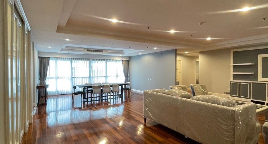 For rent 3 bedrooms apartment in Khlong Toei, Bangkok