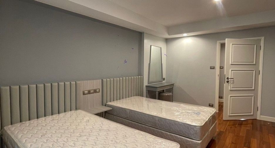For rent 3 bedrooms apartment in Khlong Toei, Bangkok
