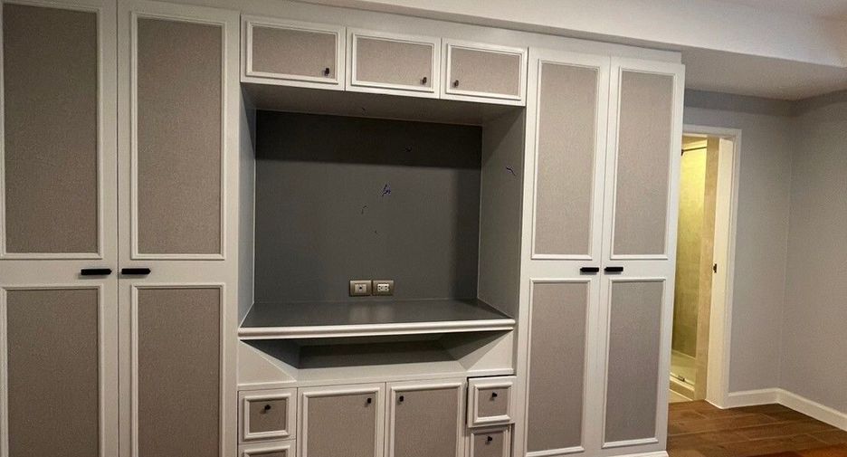 For rent 3 bedrooms apartment in Khlong Toei, Bangkok