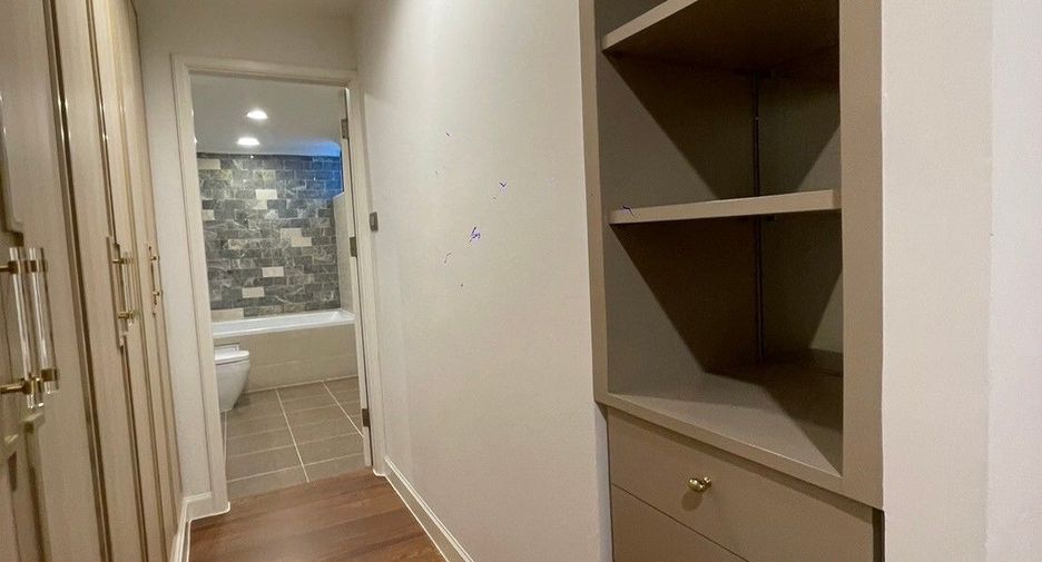 For rent 3 bedrooms apartment in Khlong Toei, Bangkok