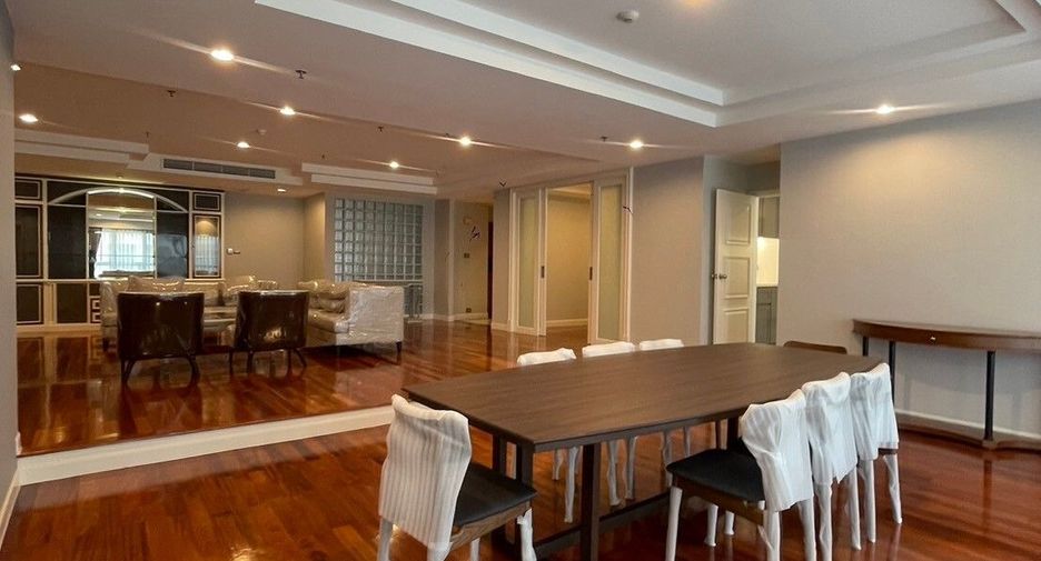 For rent 3 bedrooms apartment in Khlong Toei, Bangkok