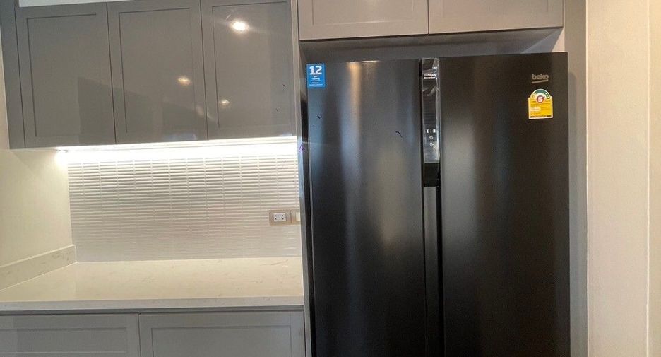 For rent 3 bedrooms apartment in Khlong Toei, Bangkok