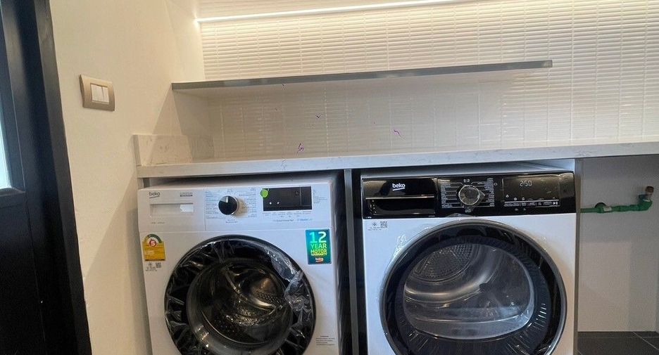 For rent 3 bedrooms apartment in Khlong Toei, Bangkok