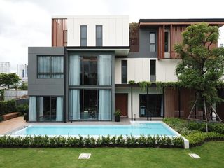 For sale 4 bedrooms house in Bang Na, Bangkok