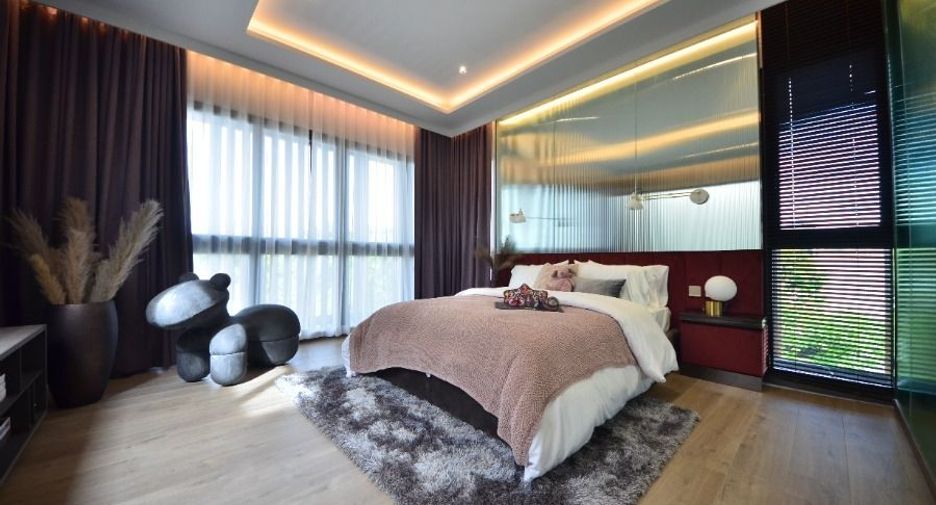 For sale 4 bedrooms house in Bang Na, Bangkok