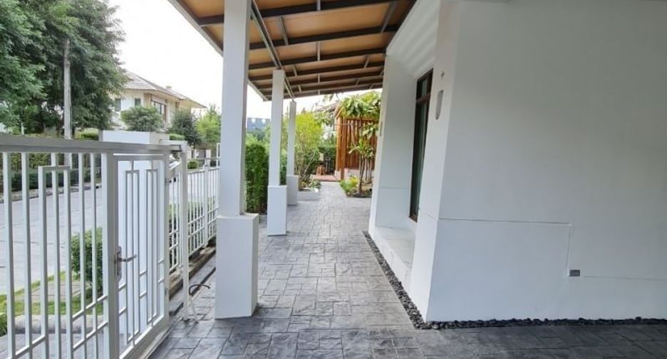 For sale 5 bedrooms house in Bang Phli, Samut Prakan