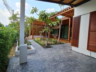 Casa en venta de 5 habitaciones en Bang Phli, Samut Prakan