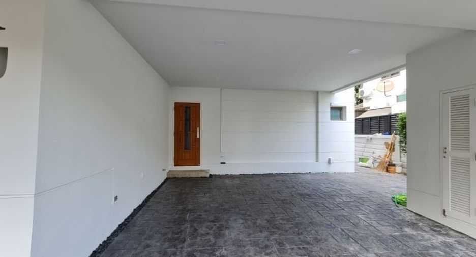 For sale 5 bedrooms house in Bang Phli, Samut Prakan
