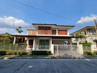 Casa en venta de 5 habitaciones en Bang Phli, Samut Prakan