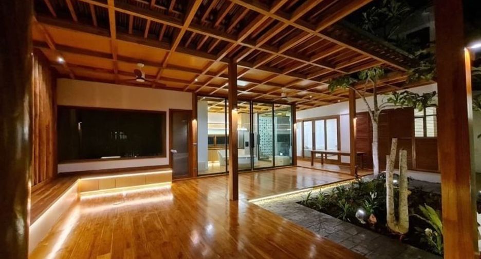 For sale 5 bedrooms house in Bang Phli, Samut Prakan