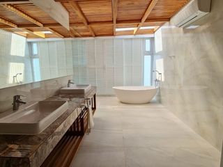 Casa en venta de 5 habitaciones en Bang Phli, Samut Prakan