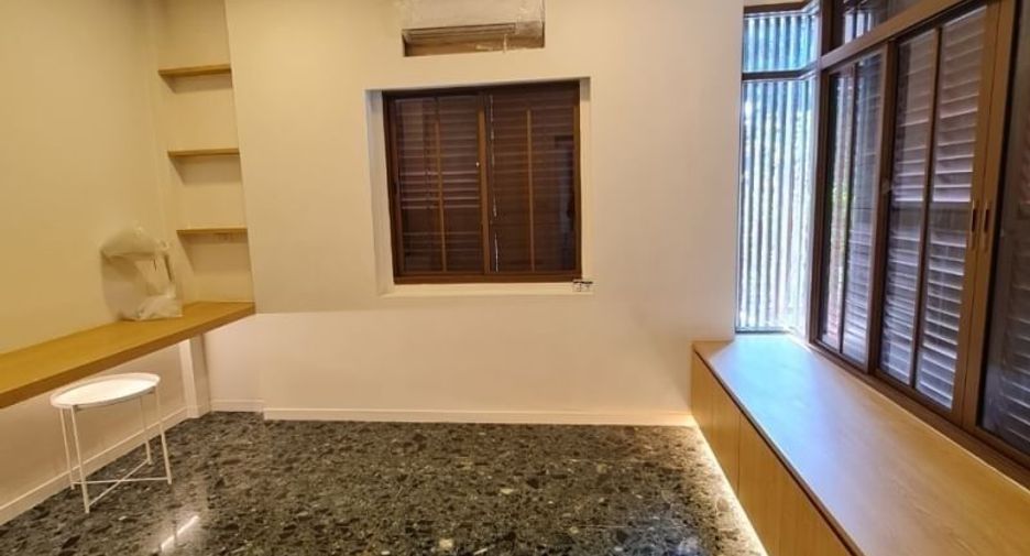 For sale 5 bedrooms house in Bang Phli, Samut Prakan