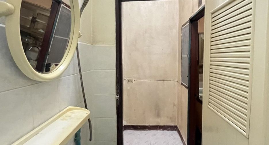 Casa adosada en venta de 2 habitaciones en Phra Pradaeng, Samut Prakan