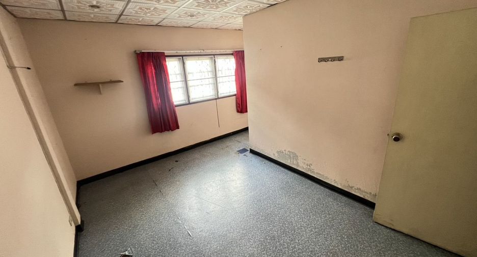 Casa adosada en venta de 2 habitaciones en Phra Pradaeng, Samut Prakan