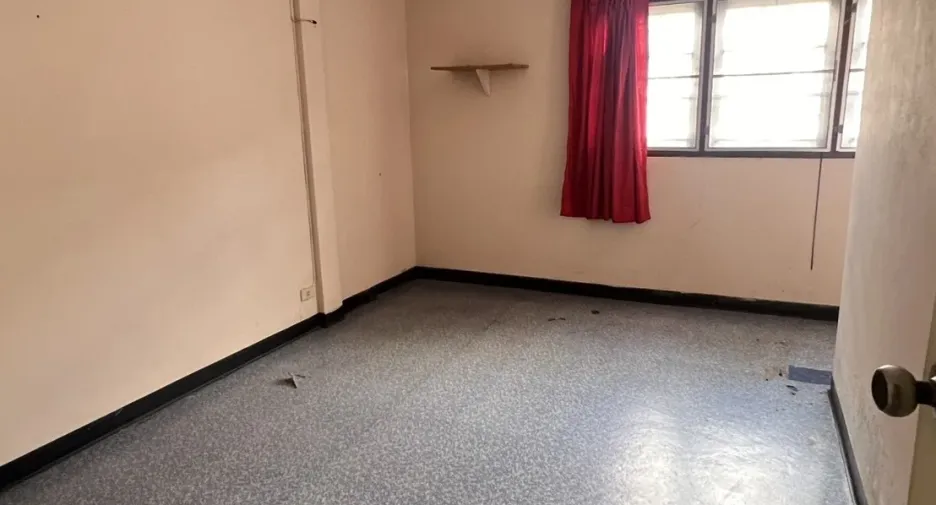 Casa adosada en venta de 2 habitaciones en Phra Pradaeng, Samut Prakan
