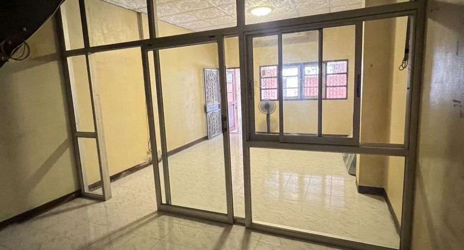 Casa adosada en venta de 2 habitaciones en Phra Pradaeng, Samut Prakan