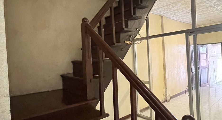 Casa adosada en venta de 2 habitaciones en Phra Pradaeng, Samut Prakan