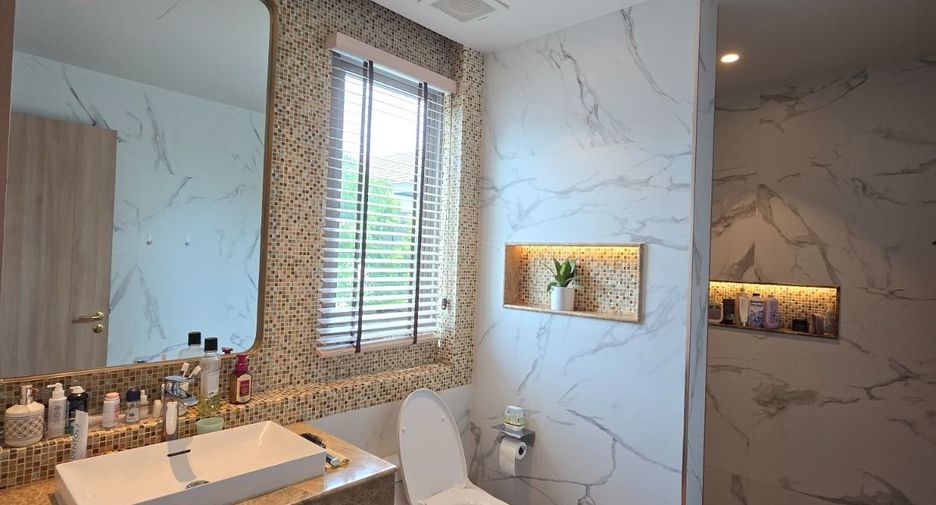For sale and for rent 4 bedrooms villa in Mueang Phuket, Phuket