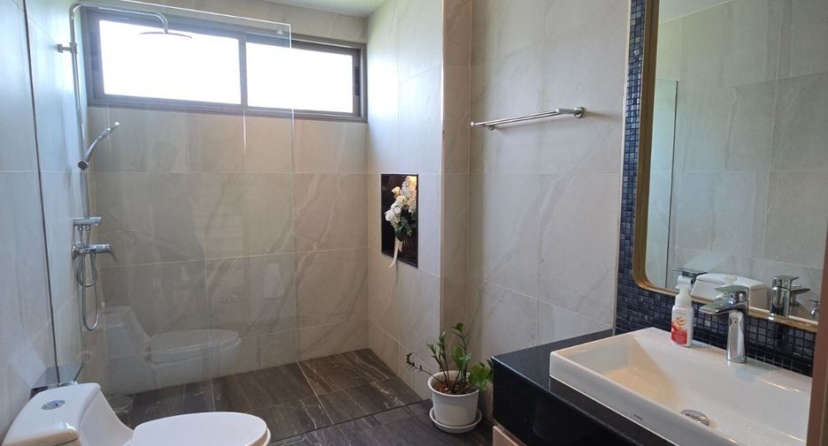 For sale and for rent 4 bedrooms villa in Mueang Phuket, Phuket