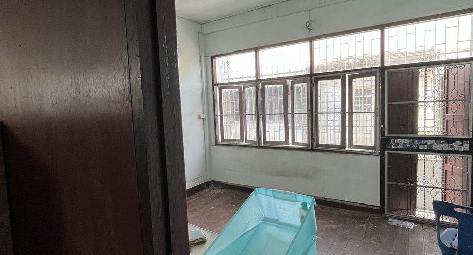 For sale 4 bedrooms townhouse in Bang Sue, Bangkok