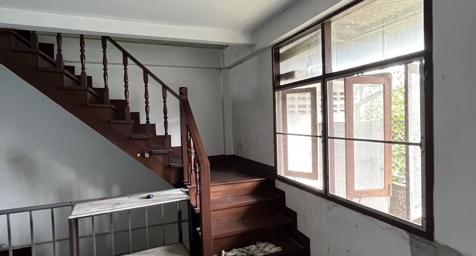 For sale 4 bedrooms townhouse in Bang Sue, Bangkok