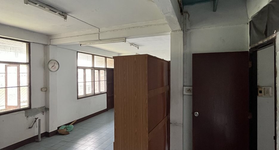 For sale 4 bedrooms townhouse in Bang Sue, Bangkok