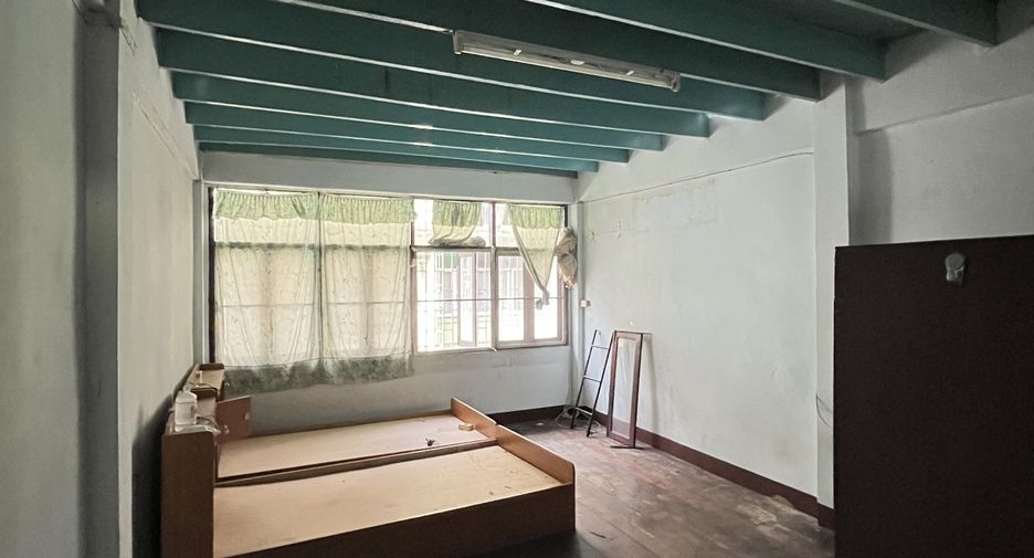 For sale 4 bedrooms townhouse in Bang Sue, Bangkok