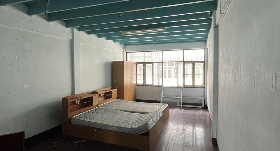 For sale 4 bedrooms townhouse in Bang Sue, Bangkok