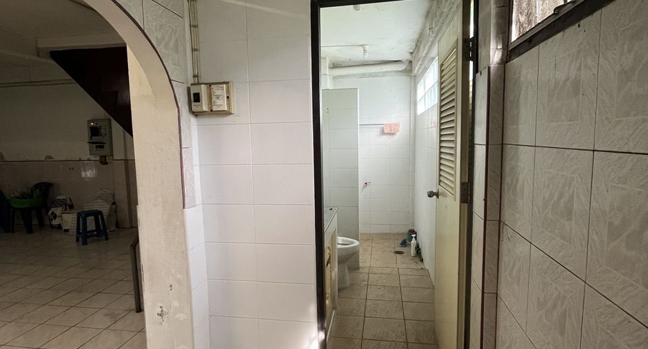 For sale 4 bedrooms townhouse in Bang Sue, Bangkok