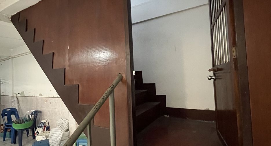 For sale 4 bedrooms townhouse in Bang Sue, Bangkok