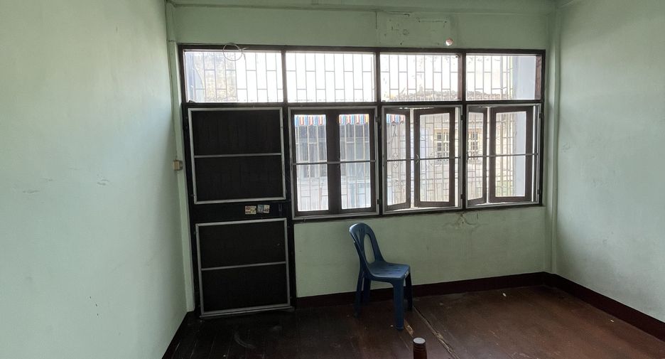 For sale 4 bedrooms townhouse in Bang Sue, Bangkok