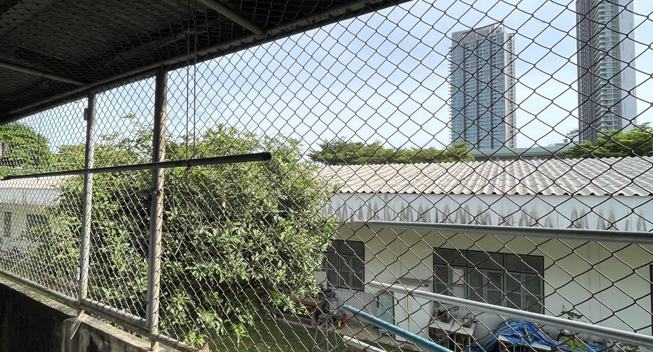 For sale 4 bedrooms townhouse in Bang Sue, Bangkok
