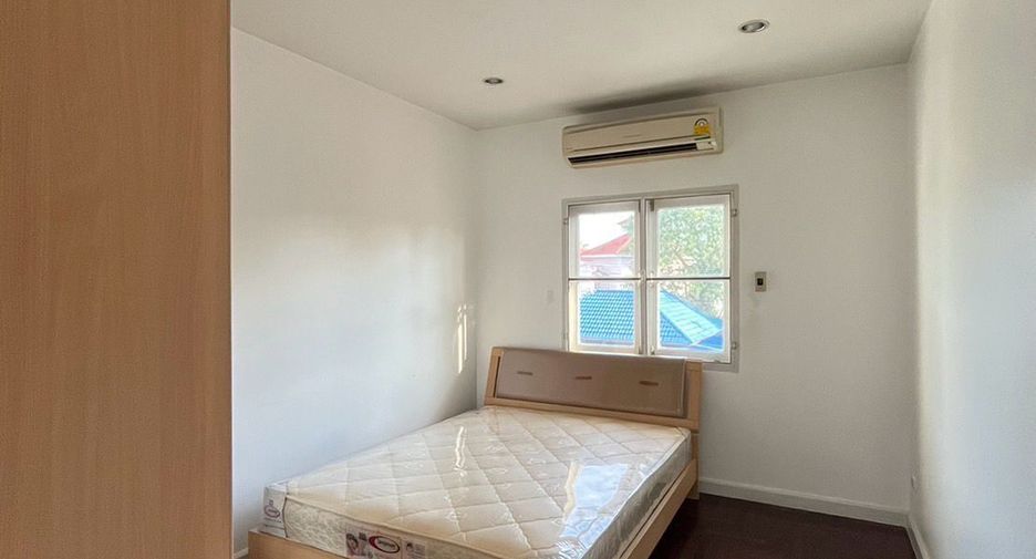 For rent 3 bedrooms house in Lat Krabang, Bangkok