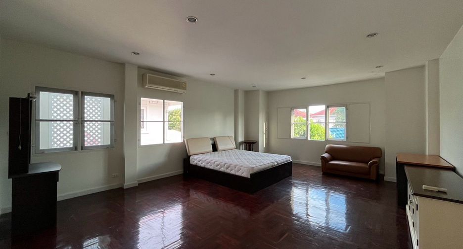 For rent 3 bedrooms house in Lat Krabang, Bangkok