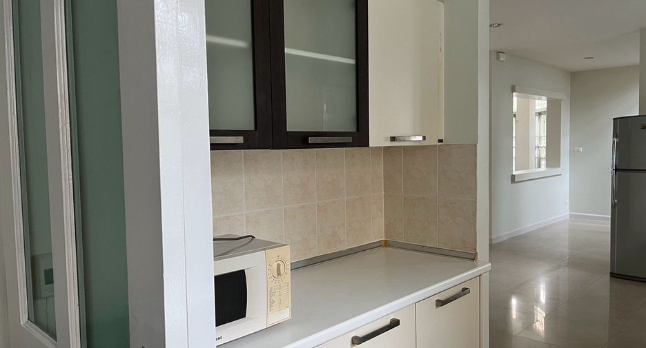 For rent 3 bedrooms house in Lat Krabang, Bangkok