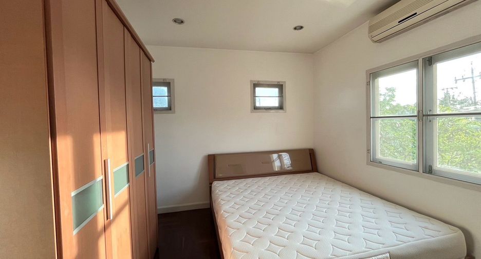 For rent 3 bedrooms house in Lat Krabang, Bangkok