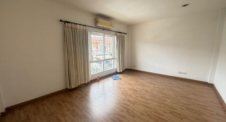À vendre 2 chambres maison de ville à Saphan Sung, Bangkok